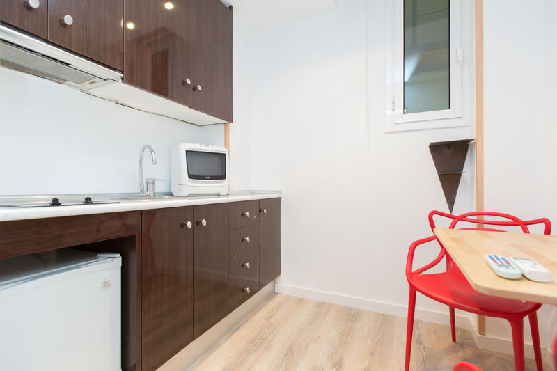 ברצלונה Ainb Las Ramblas-Colon Apartments מראה חיצוני תמונה