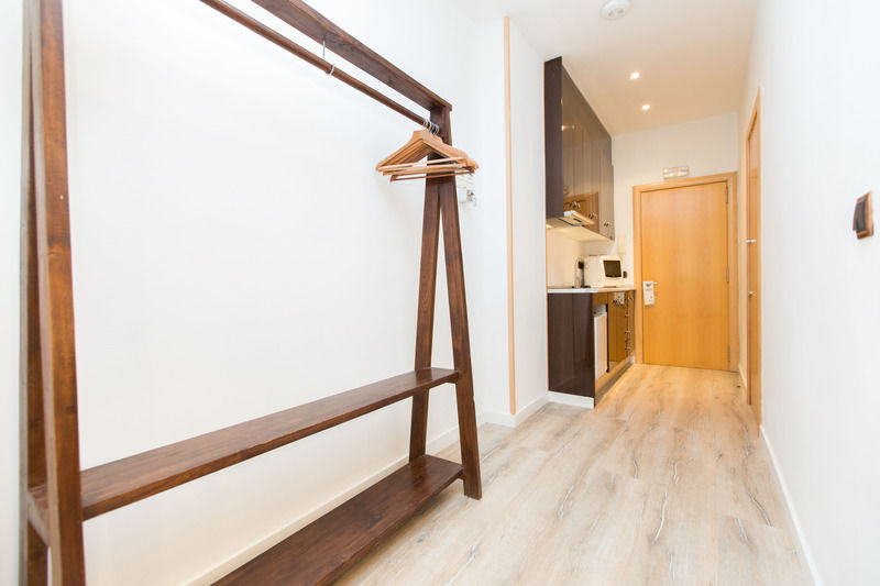 ברצלונה Ainb Las Ramblas-Colon Apartments מראה חיצוני תמונה