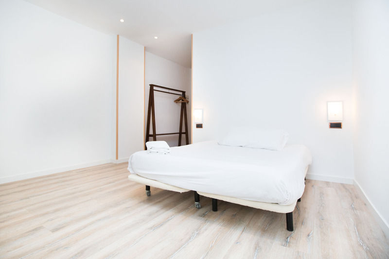 ברצלונה Ainb Las Ramblas-Colon Apartments מראה חיצוני תמונה