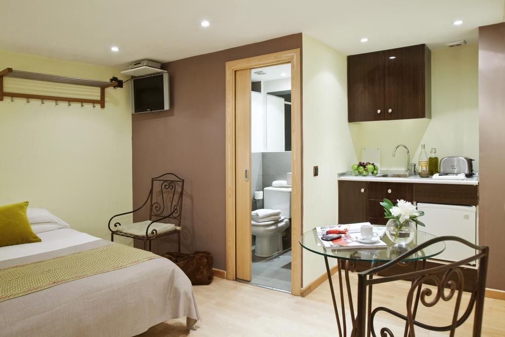 ברצלונה Ainb Las Ramblas-Colon Apartments מראה חיצוני תמונה