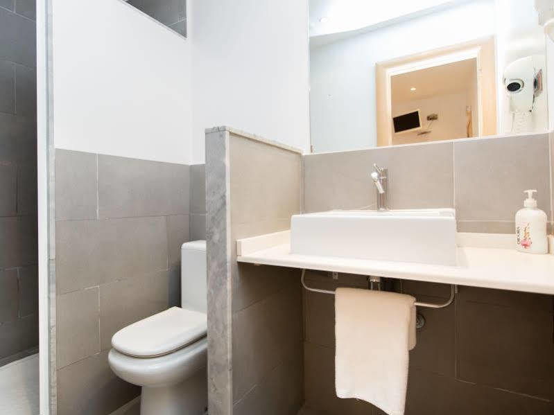 ברצלונה Ainb Las Ramblas-Colon Apartments מראה חיצוני תמונה